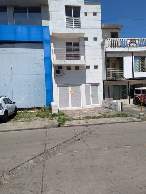 Casa de 4 alcobas en venta en Prados Del Norte, Cali, 260 m² · foto 2 de 24