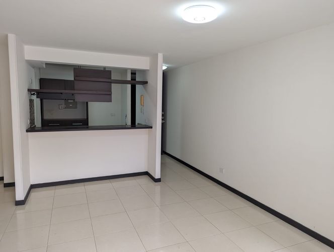 Apartamento de 3 alcobas en venta en El Bosque, Cali, 82 m² · foto 2 de 24