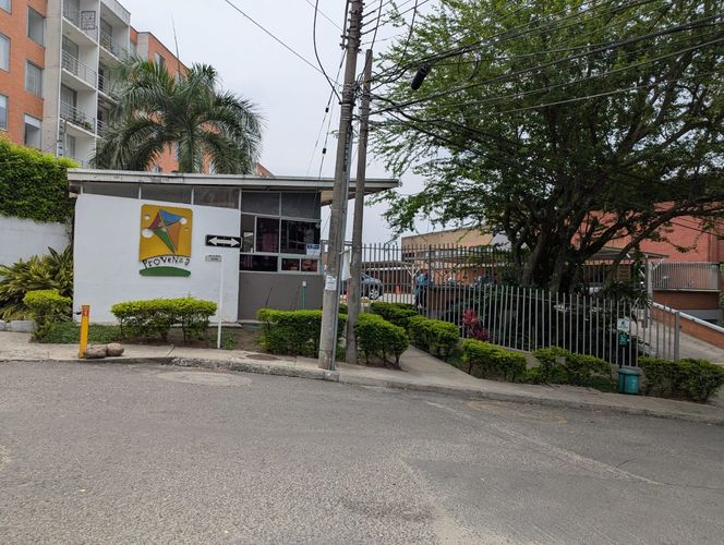 Apartamento de 3 alcobas en venta en El Bosque, Cali, 82 m² · foto 3 de 24