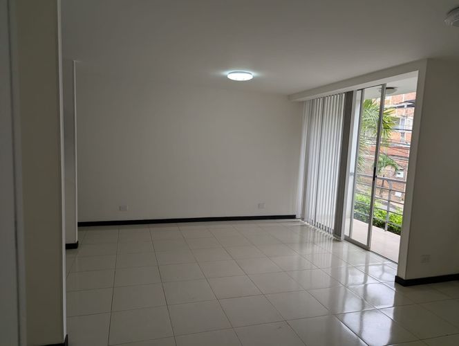 Apartamento de 3 alcobas en venta en El Bosque, Cali, 82 m² · foto 16 de 24
