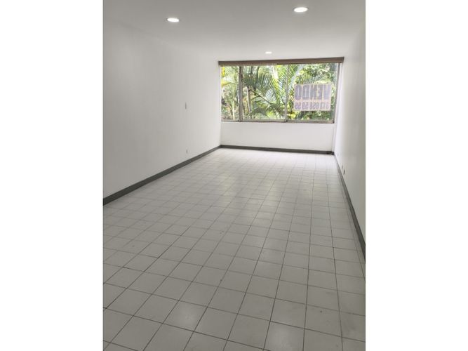 Apartamento de 2 alcobas en venta en Laureles, Medellín, 66 m² · foto 2 de 9