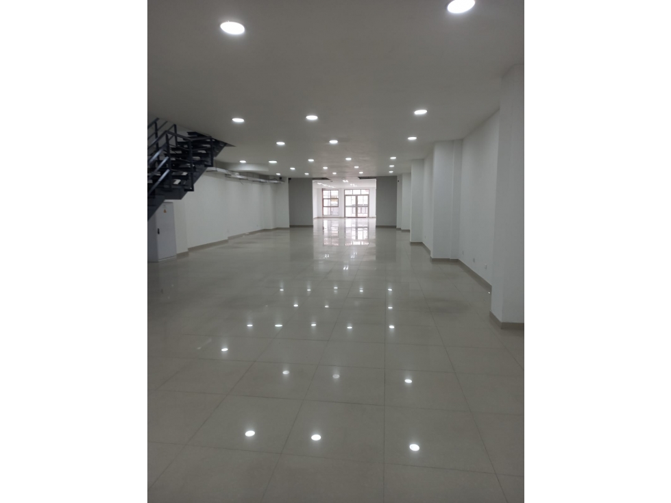 Edificio en venta en Los Libertadores, Cali, 1484 m² · foto 2 de 19