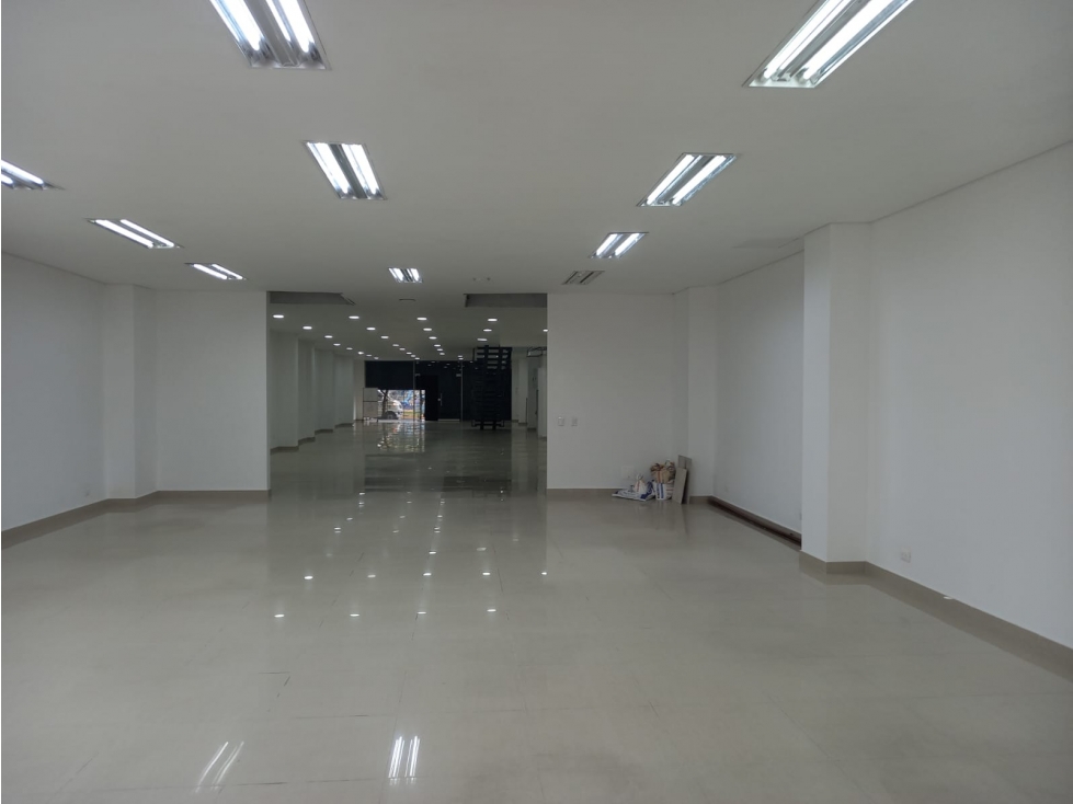 Edificio en venta en Los Libertadores, Cali, 1484 m² · foto 3 de 19