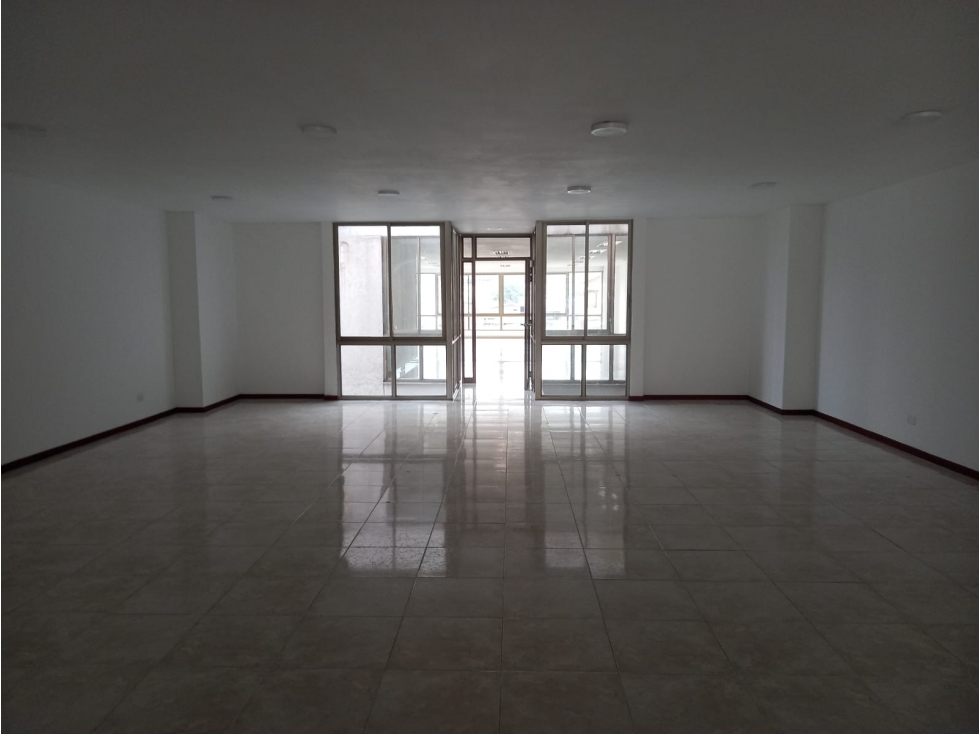 Edificio en venta en Los Libertadores, Cali, 1484 m² · foto 6 de 19