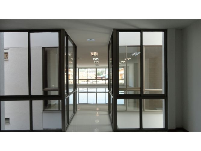 Edificio en venta en Los Libertadores, Cali, 1484 m² · foto 9 de 19