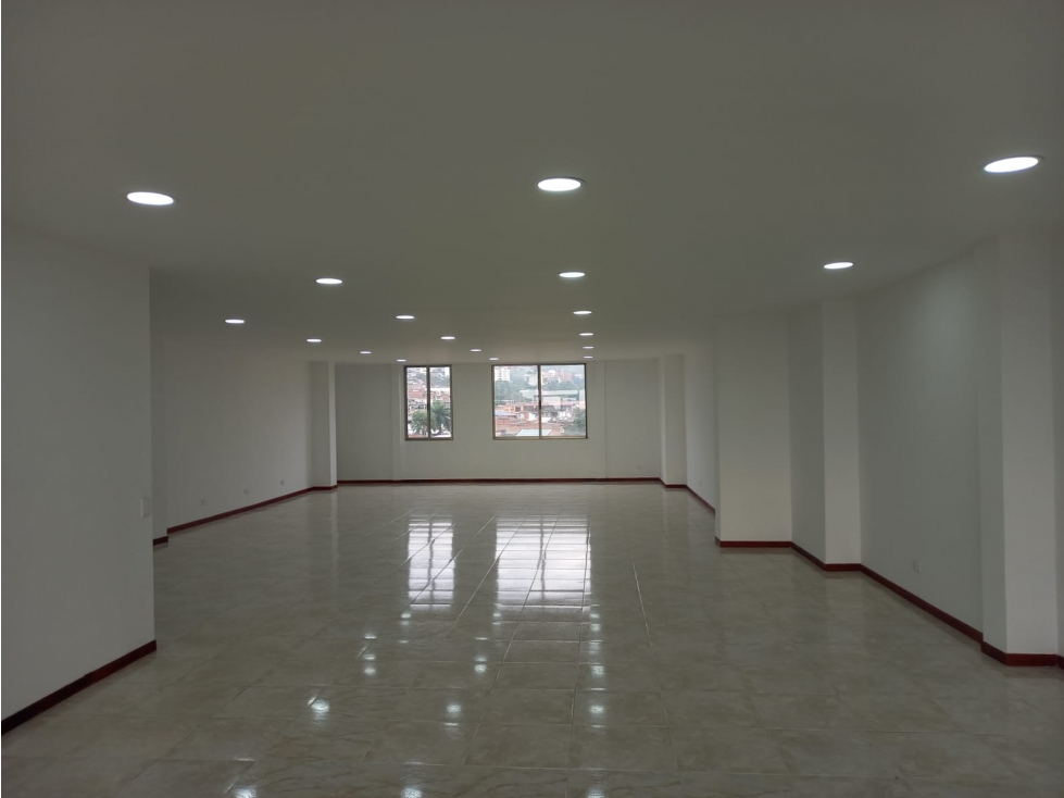 Edificio en venta en Los Libertadores, Cali, 1484 m² · foto 12 de 19