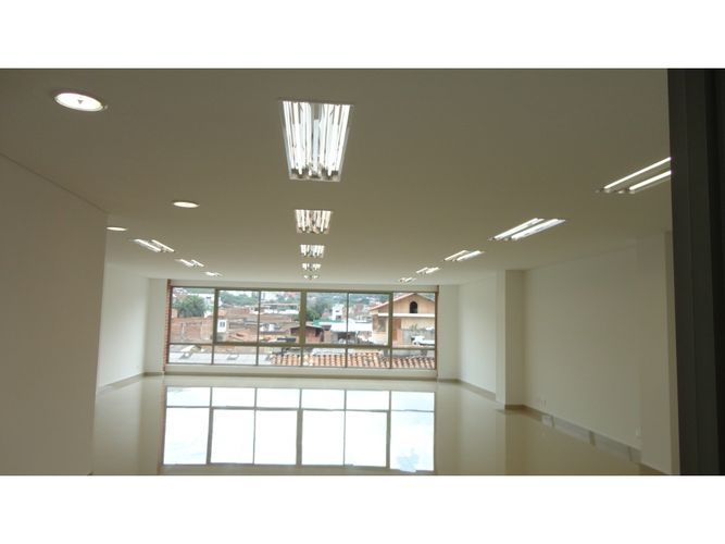 Edificio en venta en Los Libertadores, Cali, 1484 m² · foto 14 de 19