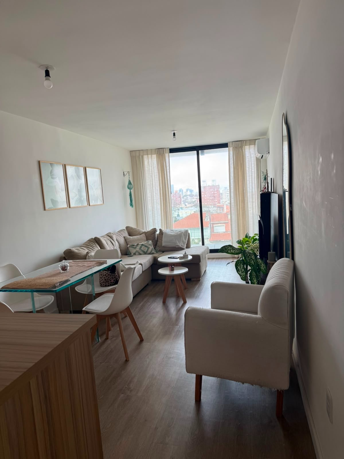 Venta De Apartamento 2 Dormitorios C/ Cochera La Blanqueada Sobre Av. Itala