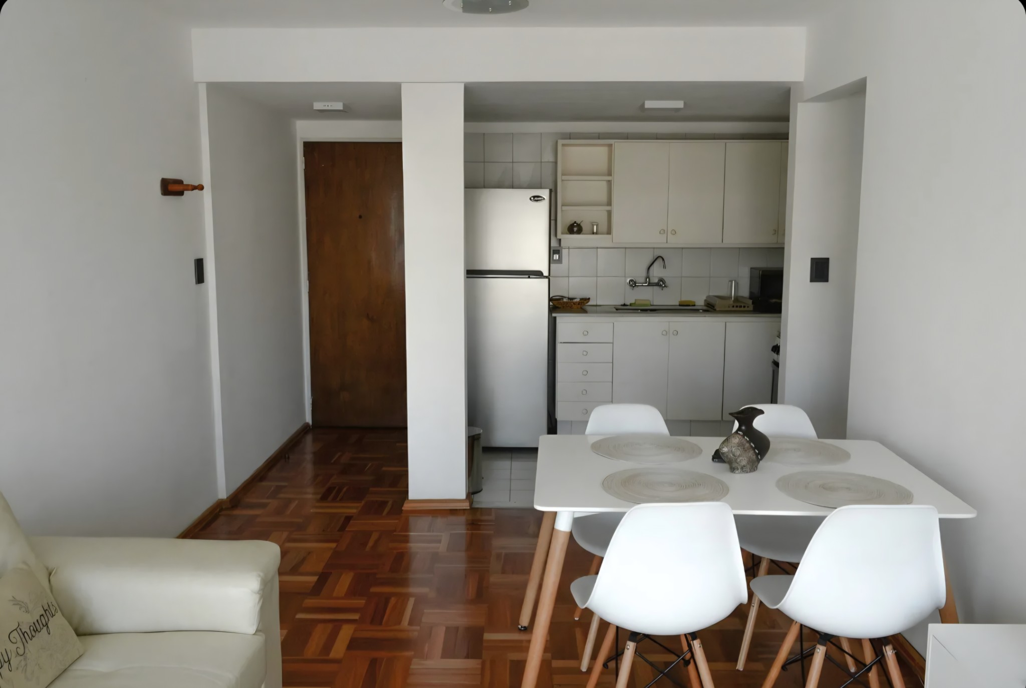 Exquisito apartamento de 1 dormitorio, amueblado y equipado, con ubicación privilegiada en Avenida Brasil, a pasos de la Rambla. · Foto 3
