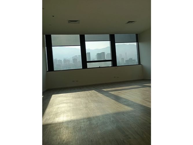Oficina en arriendo en El Castillo, Medellín, 56 m² · foto 4 de 9