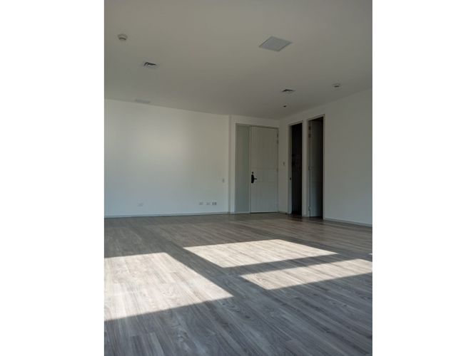 Oficina en arriendo en El Castillo, Medellín, 56 m² · foto 5 de 9