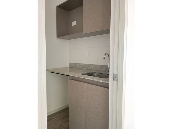 Oficina en arriendo en El Castillo, Medellín, 56 m² · foto 7 de 9