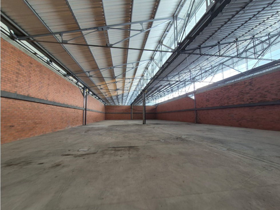 Bodega en arriendo en Bosques De Morelia, Palmira, 2000 m² · foto 2 de 18