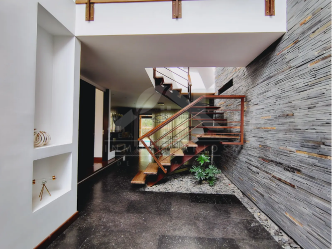 Casa de 5 alcobas en venta en Aposentos, Sopó, 400 m² · foto 2 de 24