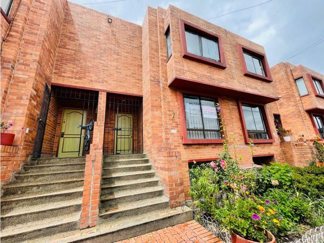 Casa en venta en Ferrocaja Fontibon, Bogotá · foto 2 de 24