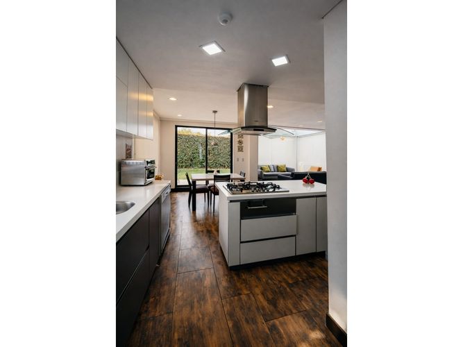 Casa de 4 alcobas en venta en Parcelas, Cota, 270 m² · foto 8 de 16