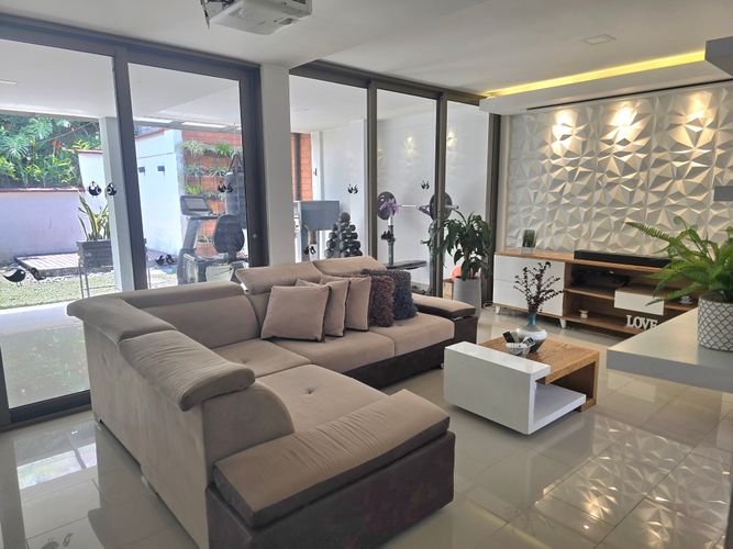 Casa de 3 alcobas en venta en Loma De Los Bernal, Medellín, 152 m² · foto 2 de 20