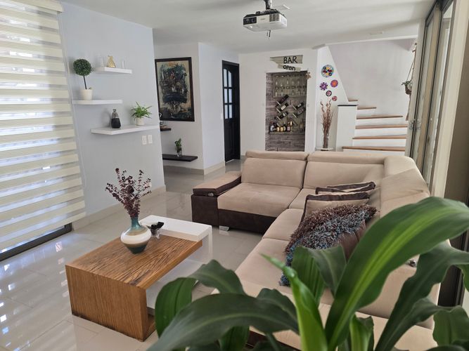 Casa de 3 alcobas en venta en Loma De Los Bernal, Medellín, 152 m² · foto 3 de 20
