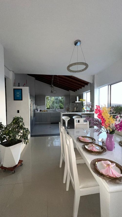 Casa de 6 alcobas en venta en Lagos Del Cacique, Bucaramanga, 450 m² · foto 6 de 16