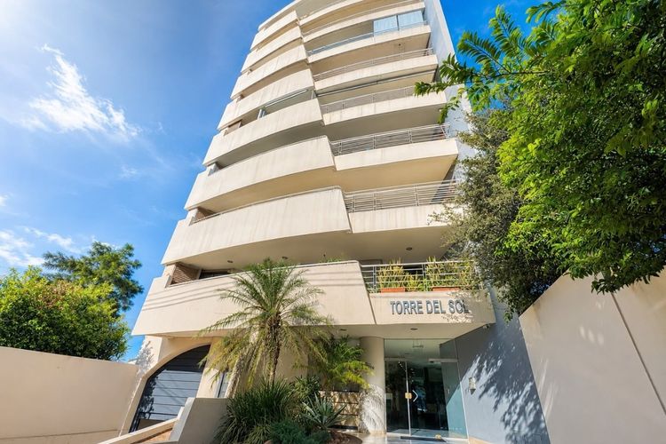 Edificio Torre del Sol - Departamento de tres dormitorios en suite en venta - foto 1