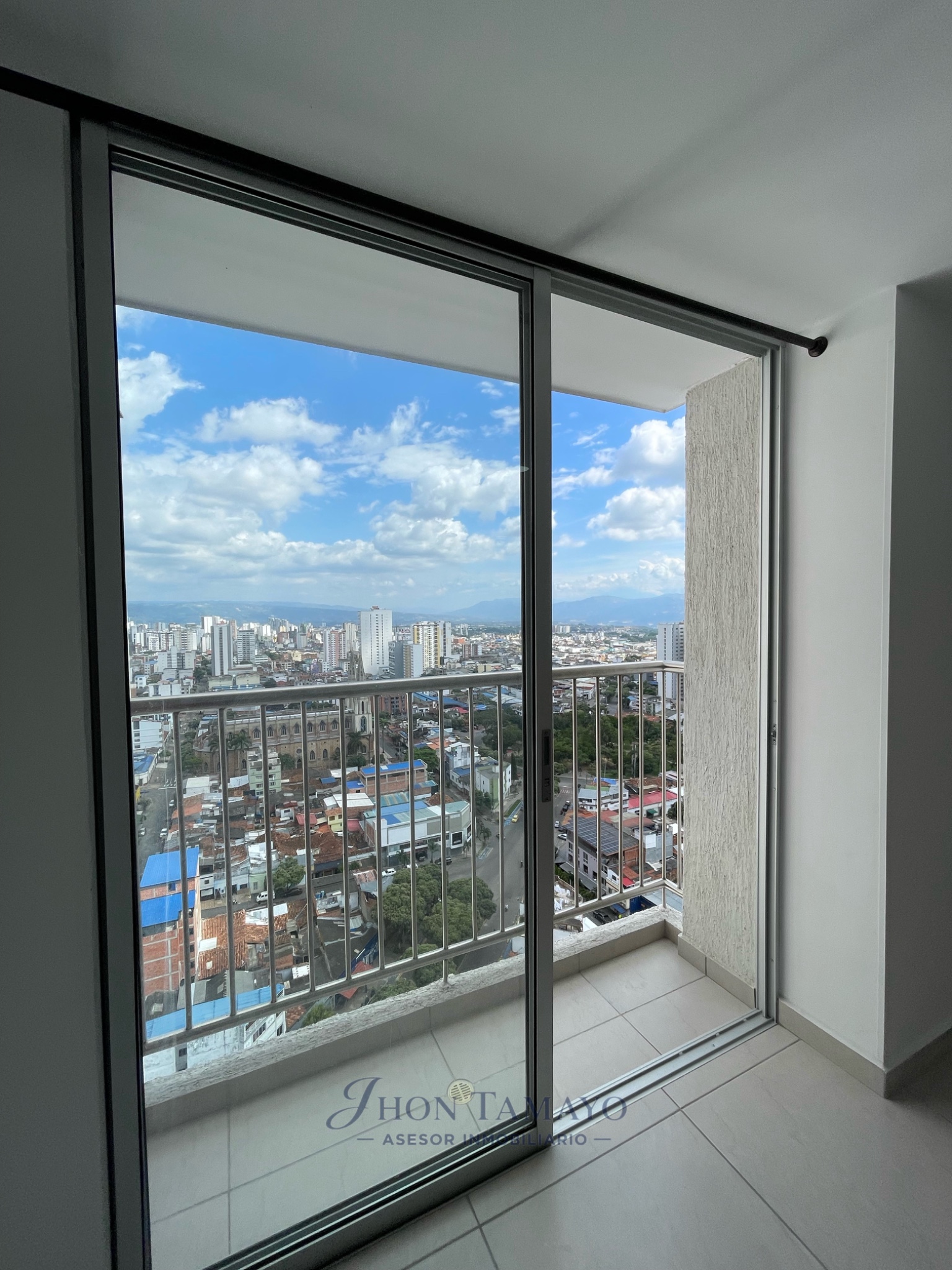 Apartamento en venta en San Francisco, Bucaramanga · foto 3 de 24