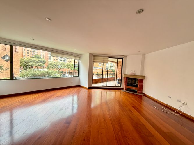 Apartamento de 3 alcobas en venta en Lagos De Cordoba, Bogotá, 154 m² · foto 2 de 24