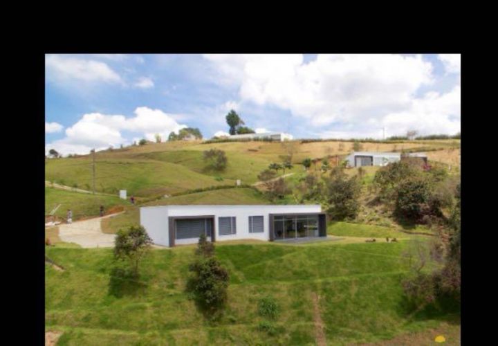 Finca en arriendo en La Mosquita, Guarne, 220 m² · foto 3 de 23