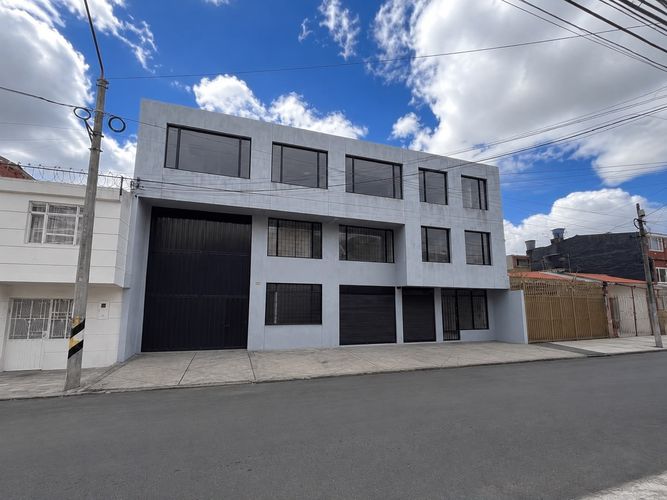 Bodega en arriendo en Laura Vicuña, Chía, 880 m² · foto 22 de 22