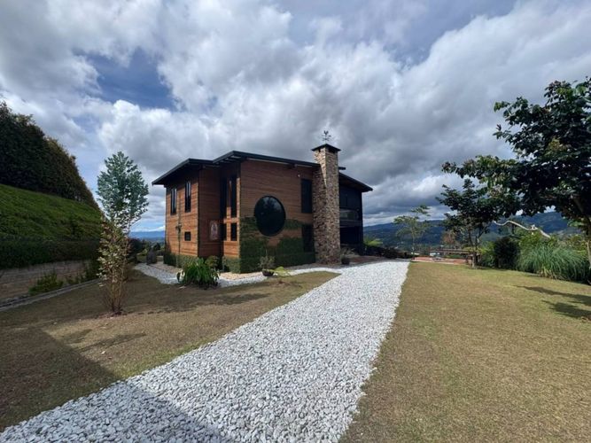 Finca en arriendo en La Charanga, Guarne, 160 m² · foto 2 de 24