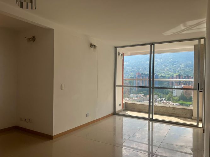 Apartamento de 3 alcobas en venta en Las Antillas, Envigado, 65 m² · foto 2 de 13