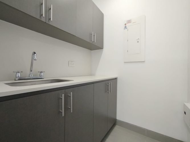 Oficina en arriendo en El Poblado, Medellín, 50 m² · foto 3 de 5