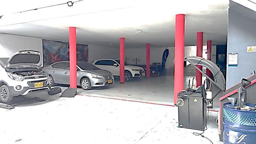 Casa en venta en Avenida 30 De Agosto, Pereira, 697 m² · foto 3 de 7