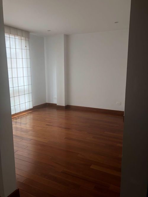 Casa de 4 alcobas en venta en San Jose De Bavaria, Bogotá, 254 m² · foto 3 de 9