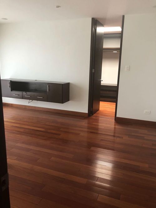 Casa de 4 alcobas en venta en San Jose De Bavaria, Bogotá, 254 m² · foto 5 de 9