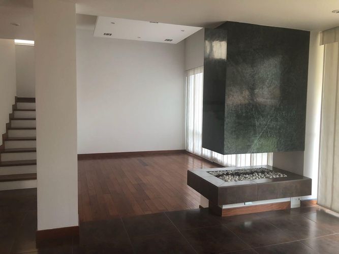 Casa de 4 alcobas en venta en San Jose De Bavaria, Bogotá, 254 m² · foto 2 de 9