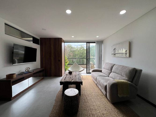 Apartamento de 2 alcobas en venta en El Poblado, Medellín, 100 m² · foto 3 de 14