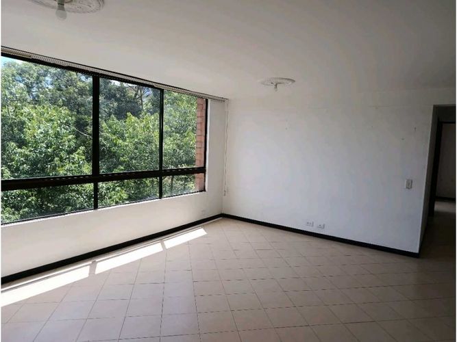 Apartamento de 2 alcobas en venta en Loma Del Indio, Medellín, 67 m² · foto 2 de 24
