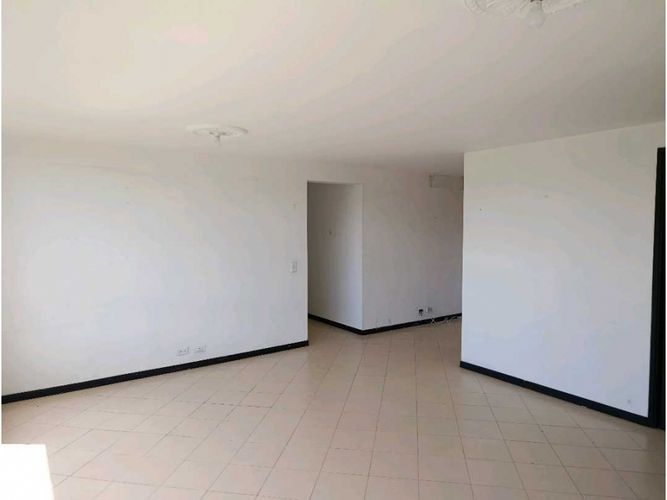 Apartamento de 2 alcobas en venta en Loma Del Indio, Medellín, 67 m² · foto 3 de 24