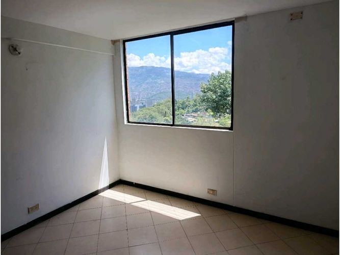 Apartamento de 2 alcobas en venta en Loma Del Indio, Medellín, 67 m² · foto 7 de 24
