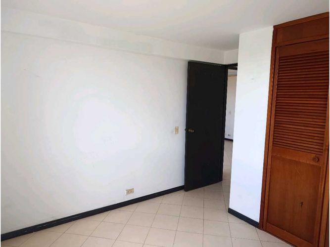 Apartamento de 2 alcobas en venta en Loma Del Indio, Medellín, 67 m² · foto 8 de 24