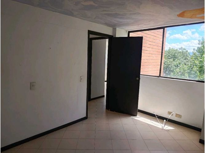 Apartamento de 2 alcobas en venta en Loma Del Indio, Medellín, 67 m² · foto 12 de 24