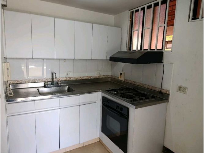 Apartamento de 2 alcobas en venta en Loma Del Indio, Medellín, 67 m² · foto 20 de 24