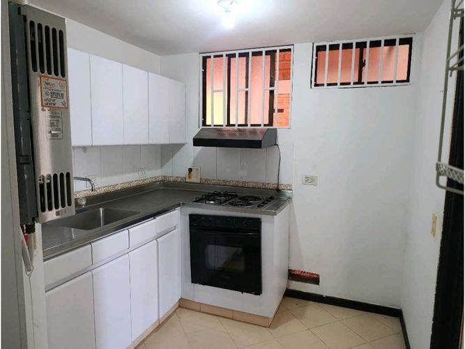 Apartamento de 2 alcobas en venta en Loma Del Indio, Medellín, 67 m² · foto 22 de 24