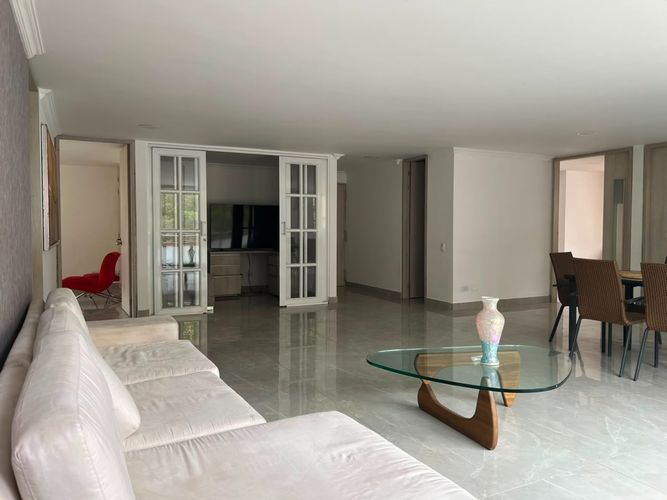Apartamento de 3 alcobas en arriendo en El Poblado, Medellín, 160 m² · foto 5 de 18