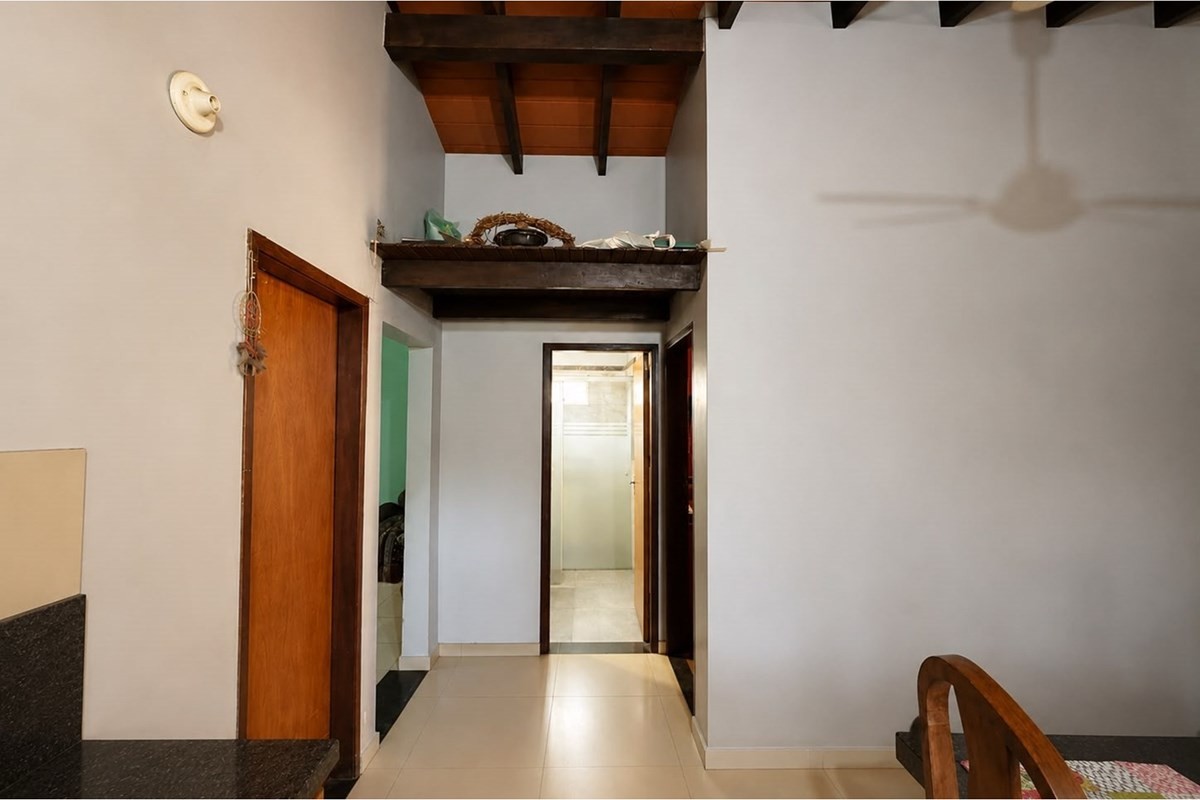 Casa Rústica-Moderna con Amplios Espacios y 6 Garajes: ¡Tu Hogar Ideal! — foto 2