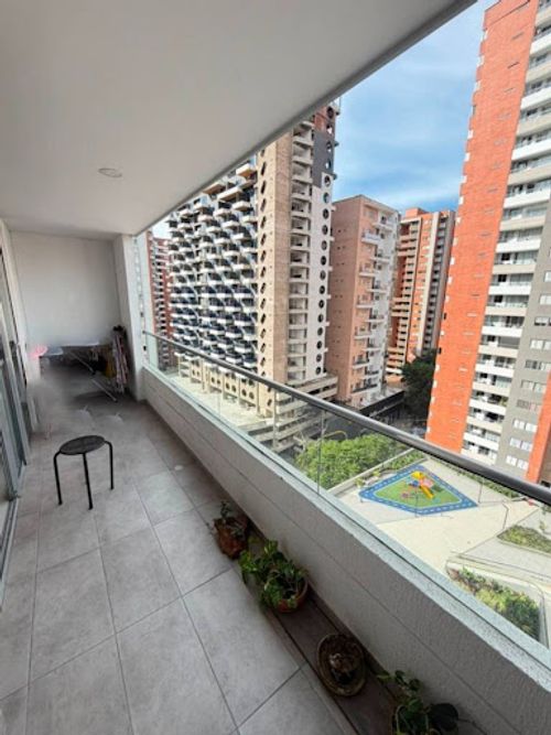 Apartaestudio en venta en Los Colores, Medellín, 49 m² · foto 2 de 13