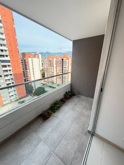 Apartaestudio en venta en Los Colores, Medellín, 49 m² · foto 3 de 13