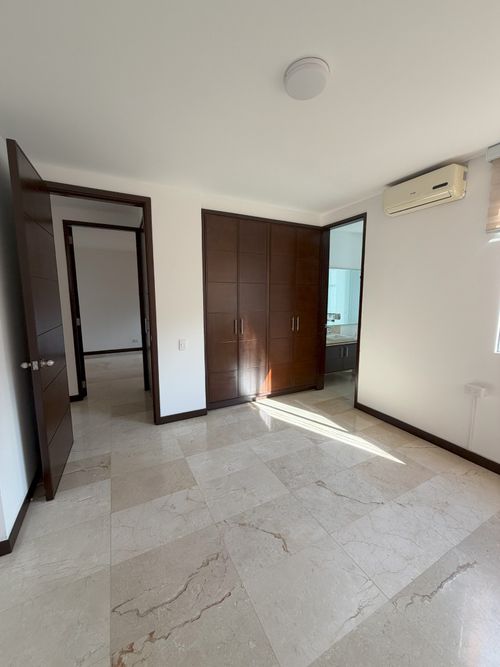 Apartamento de 3 alcobas en venta en Cristales, Cali, 200 m² · foto 8 de 13