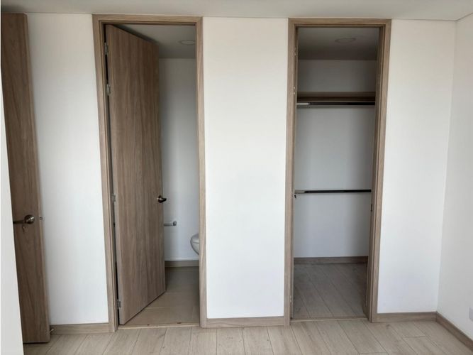 Apartamento de 3 alcobas en venta en Loma De San Jose, Sabaneta, 66 m² · foto 6 de 19