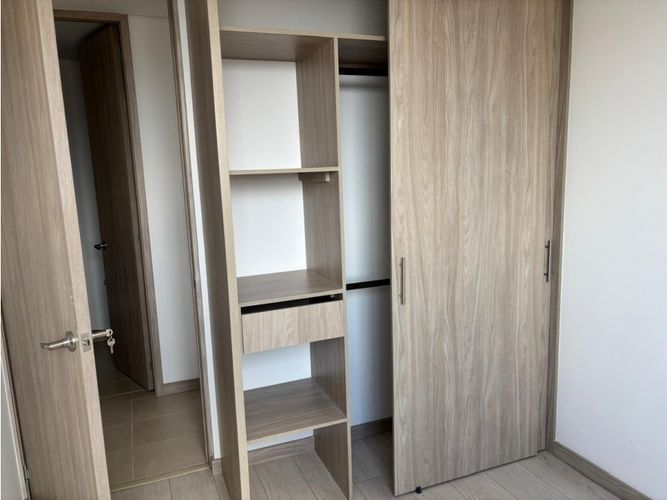 Apartamento de 3 alcobas en venta en Loma De San Jose, Sabaneta, 66 m² · foto 9 de 19